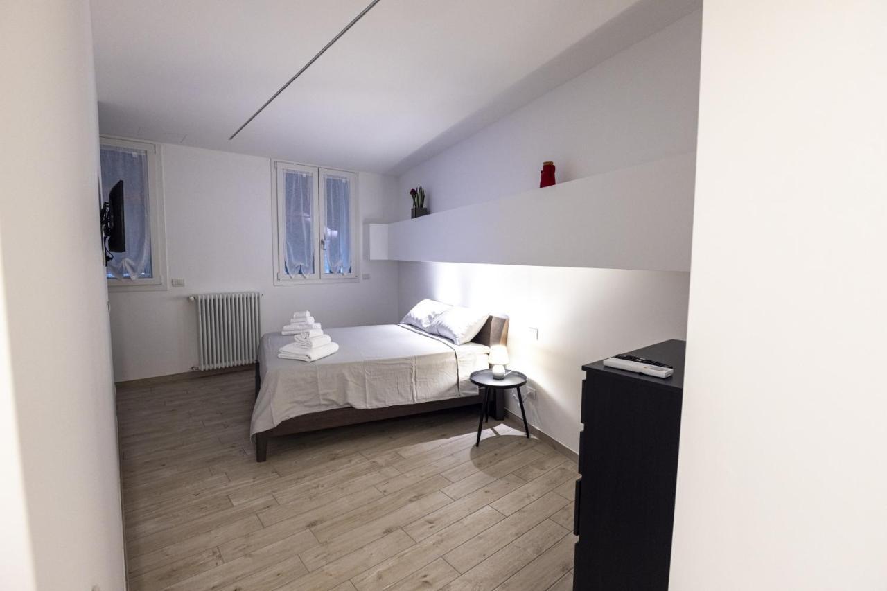 Loft La Sedia Rossa - Centro Storico Apartment มิลาน ภายนอก รูปภาพ