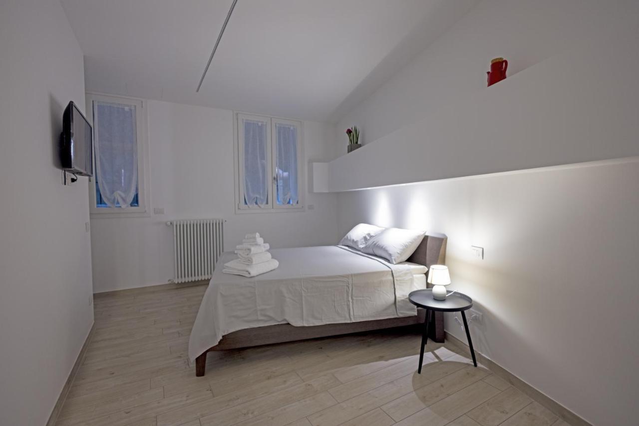 Loft La Sedia Rossa - Centro Storico Apartment มิลาน ภายนอก รูปภาพ